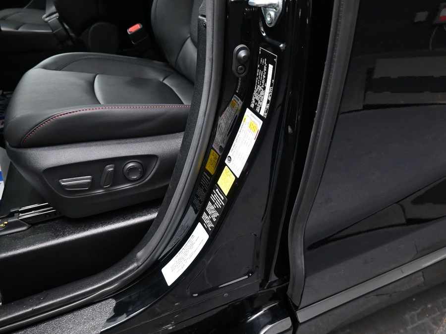 Black Toyota Sienna image number 16