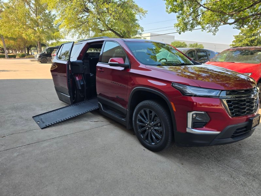 Used 2022 Chevrolet Traverse RS - BraunAbility Side Entry In Floor Automatic Ramp
