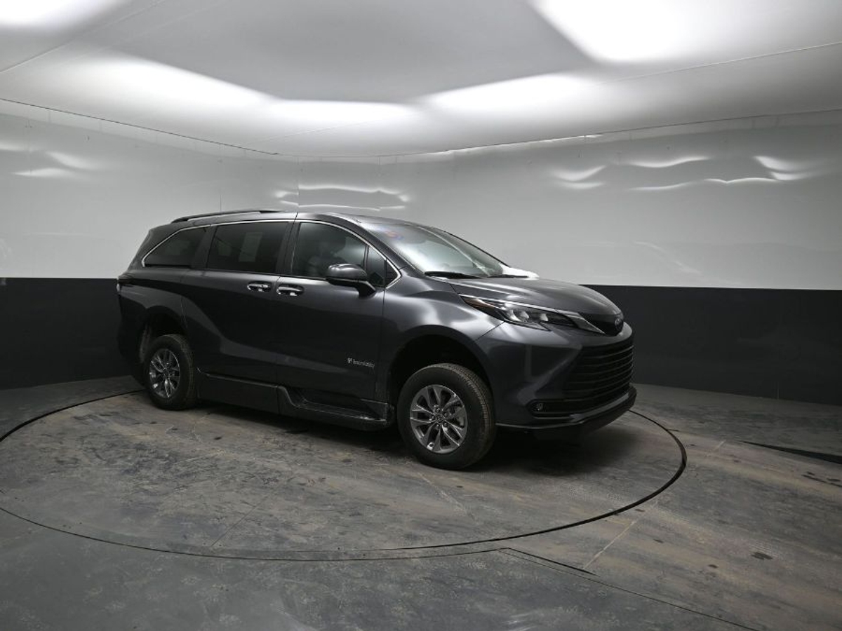 2025 TOYOTA SIENNA - Image 16