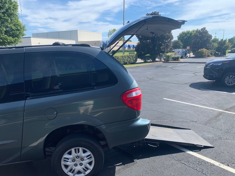 Used 2003 Dodge Grand Caravan Sport - Freedom Rear Entry Entry Fold Out Manual Ramp
