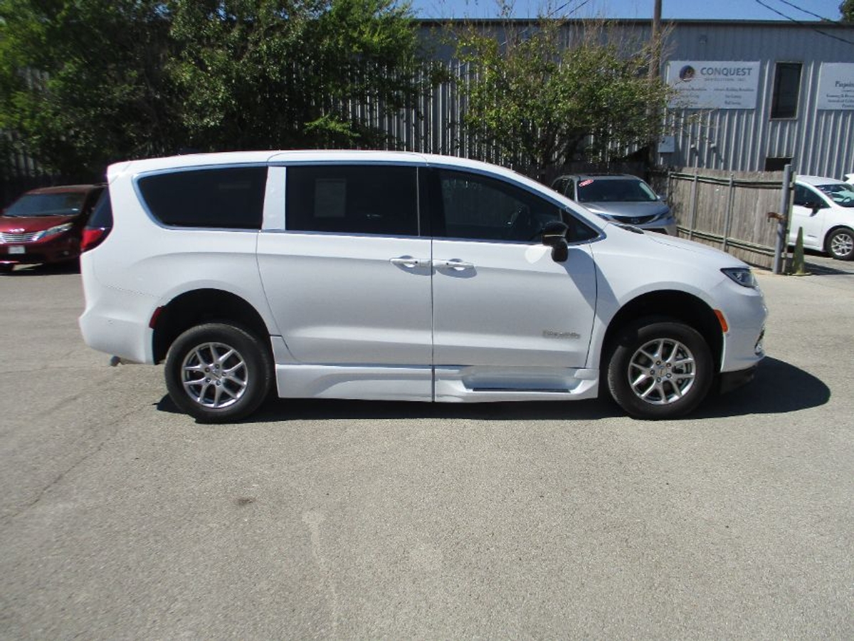 2025 CHRYSLER PACIFICA - Image 8