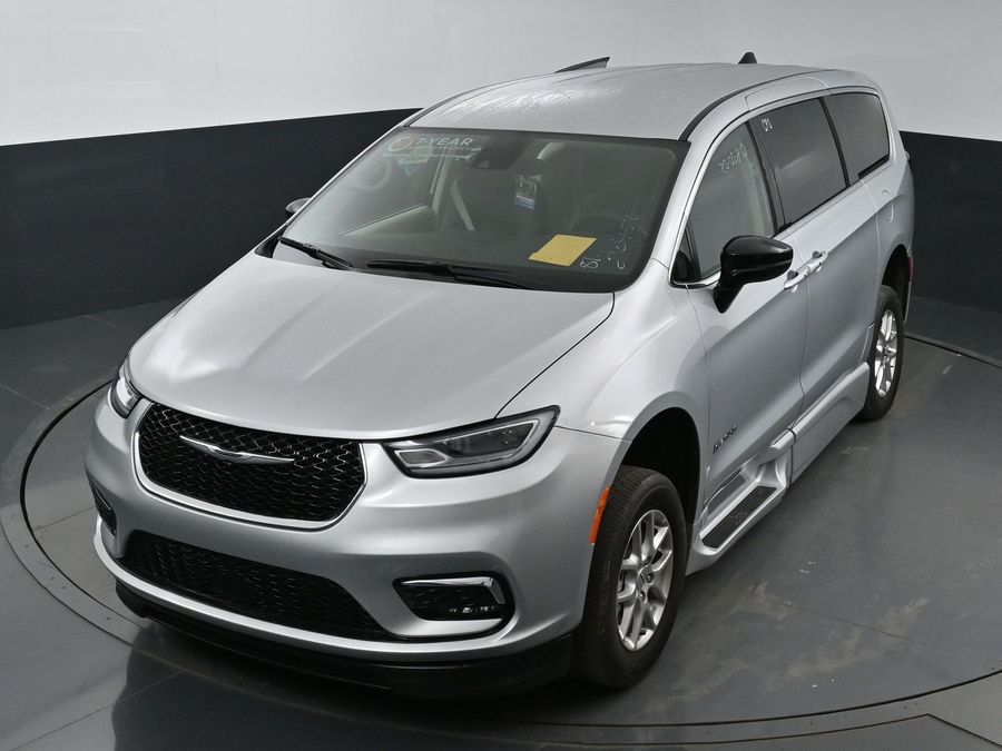 Used 2024 Chrysler Pacifica Touring L - BraunAbility Side Entry Entry Fold Out Automatic Ramp
