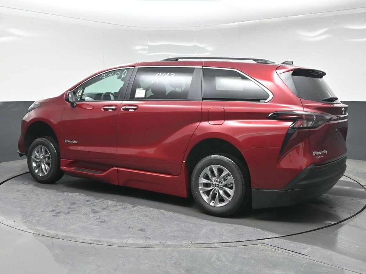 2025 TOYOTA SIENNA - Image 8