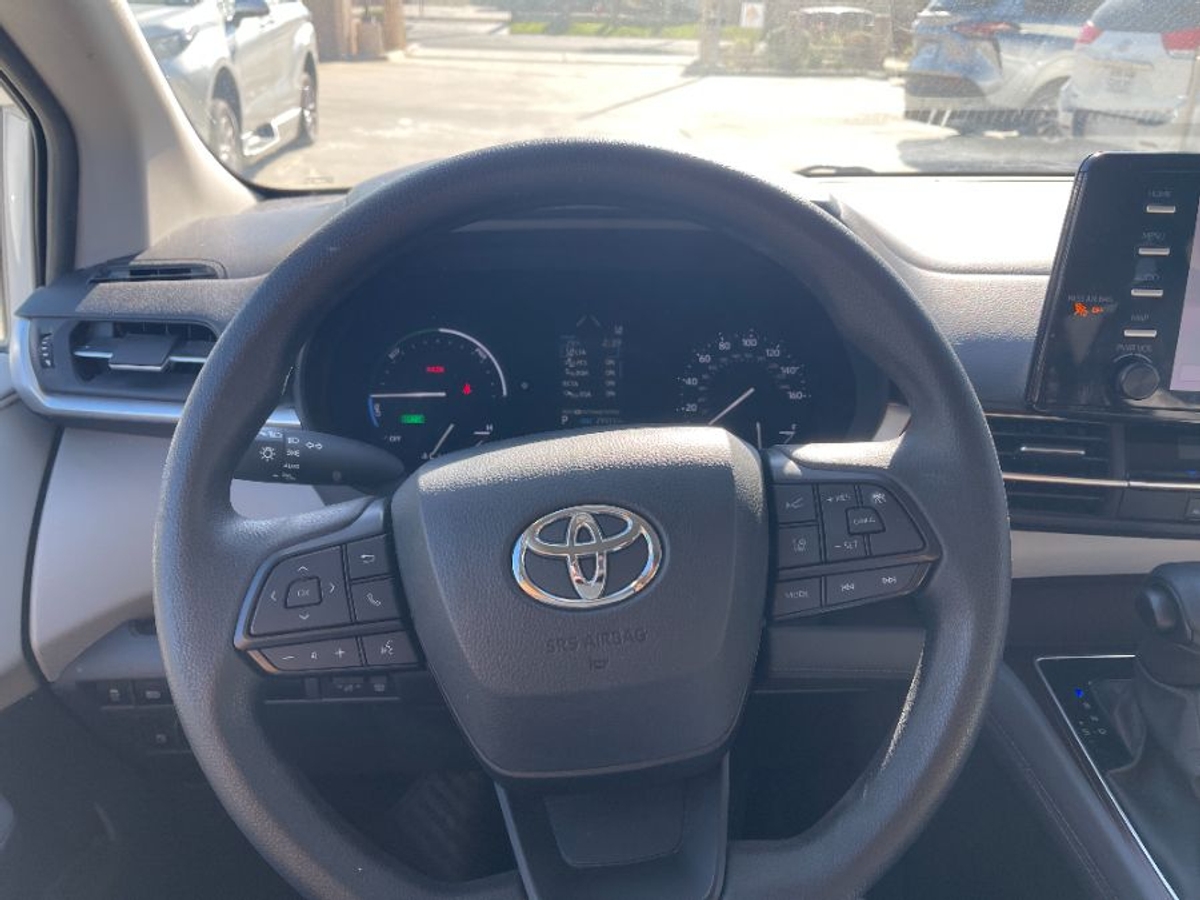 2024 TOYOTA SIENNA - Image 11
