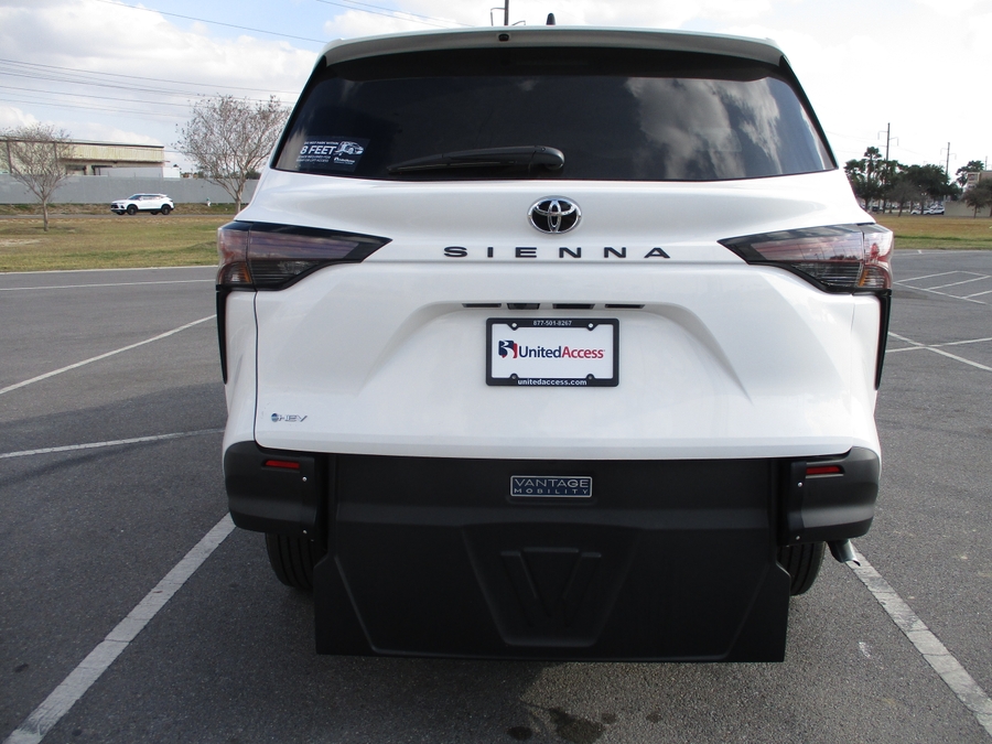 New 2026 Toyota Sienna Hybrid LE w swivel 2nd row - Vantage Mobility Rear Entry Entry Fold Out Manual Ramp