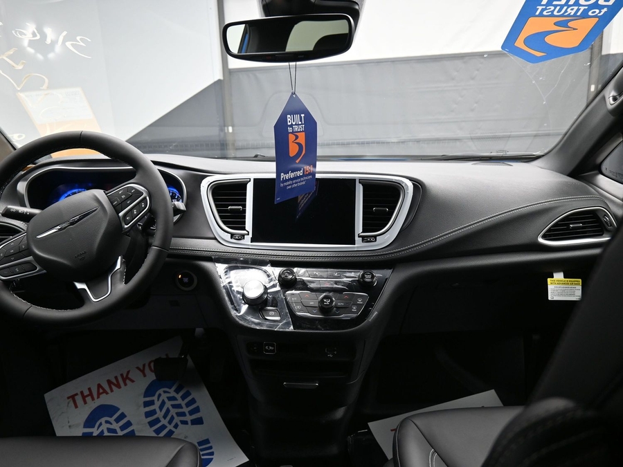 Blue Chrysler Pacifica image number 16