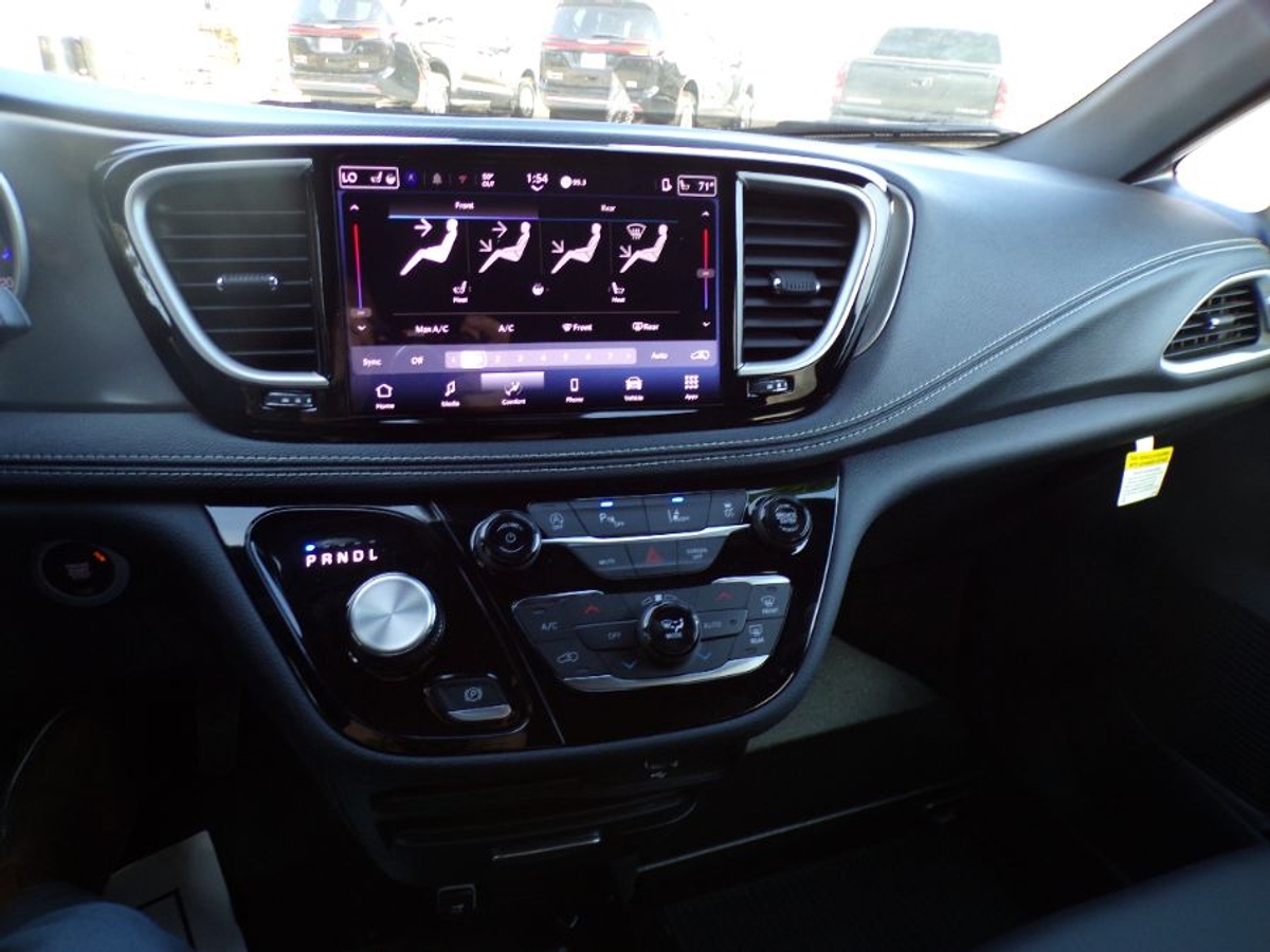 2026 CHRYSLER PACIFICA - Image 8