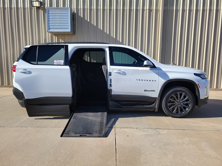 Used 2023 Chevrolet Traverse 2LT - BraunAbility Side Entry Entry In Floor Automatic Ramp