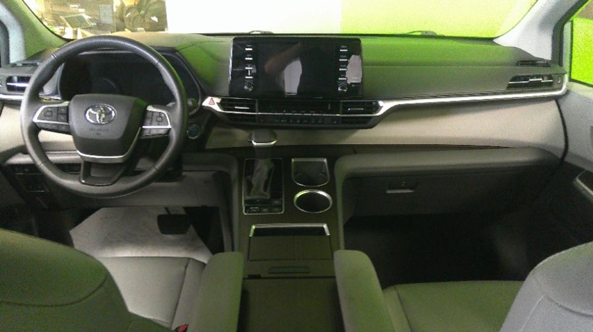 2024 TOYOTA SIENNA - Image 10