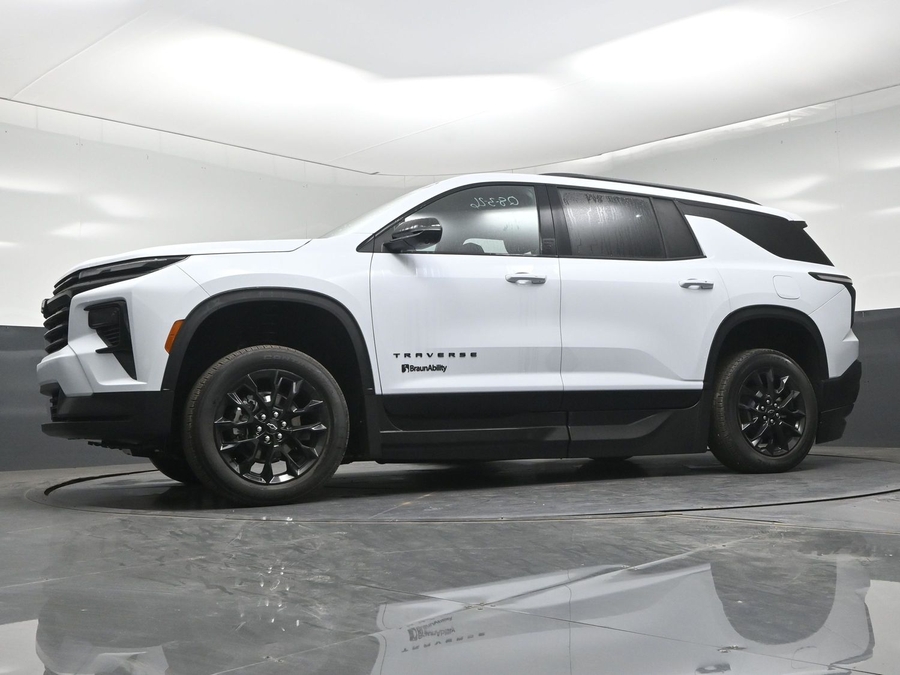New 2026 Chevrolet Traverse 1LT Midnight - BraunAbility Side Entry In Floor Automatic Ramp