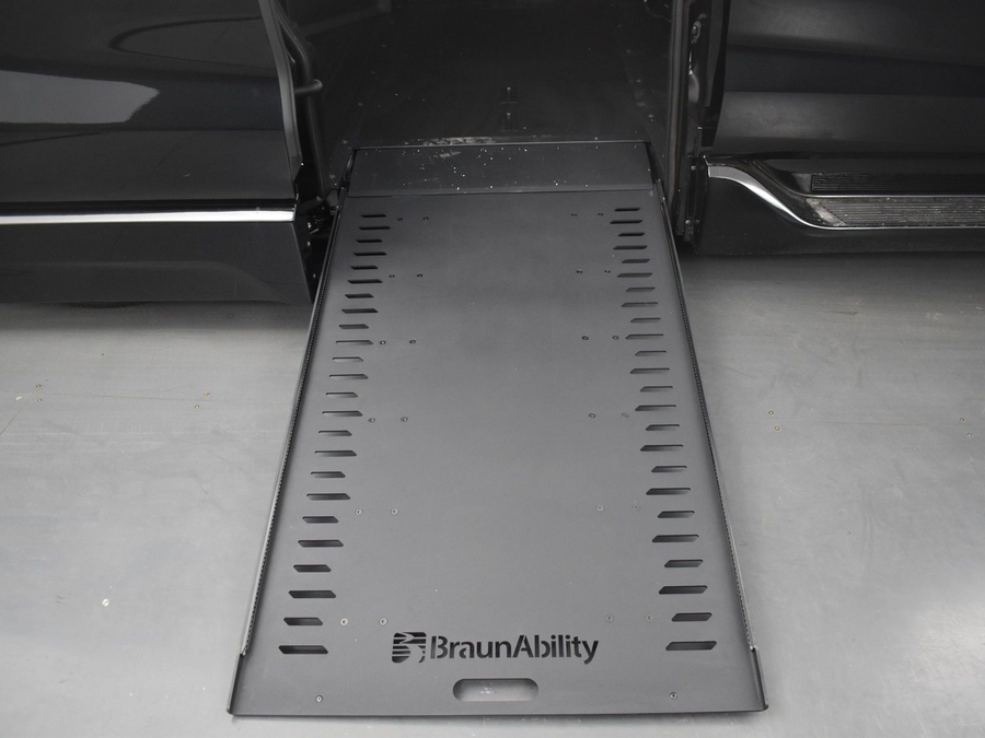 New 2025 Toyota Sienna Hybrid Platinum - BraunAbility Side Entry Entry In Floor Automatic Ramp