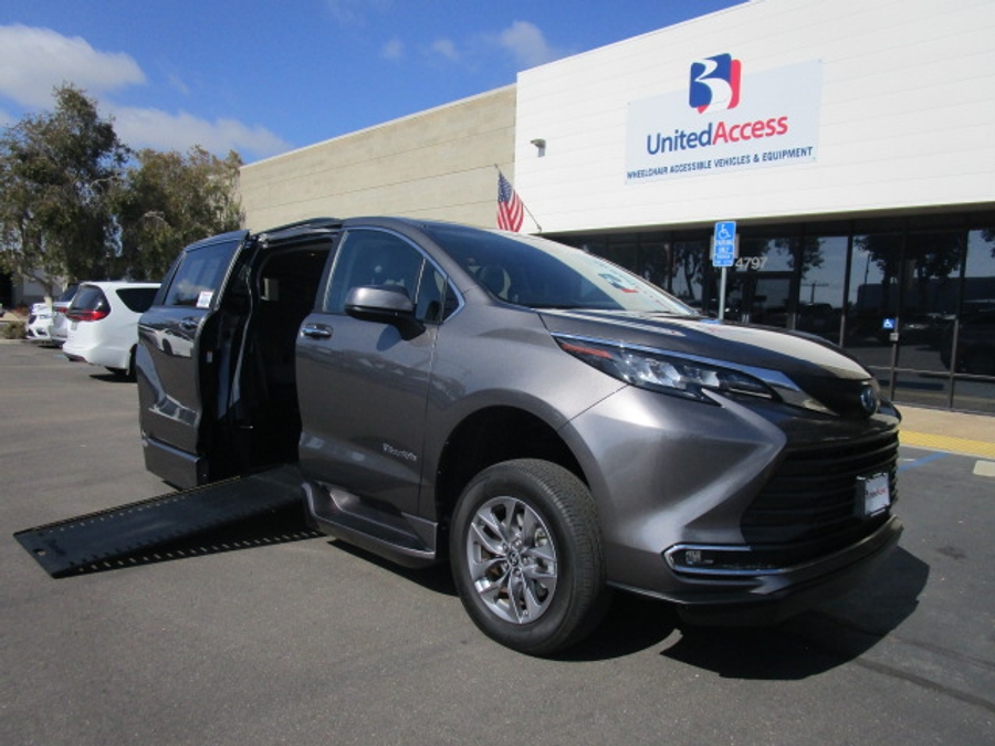 Used 2024 Toyota Sienna Hybrid XLE - BraunAbility Side Entry Entry In Floor Automatic Ramp