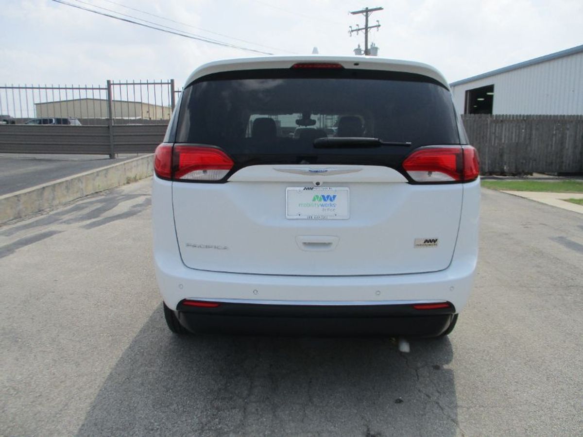 White Chrysler Pacifica image number 6