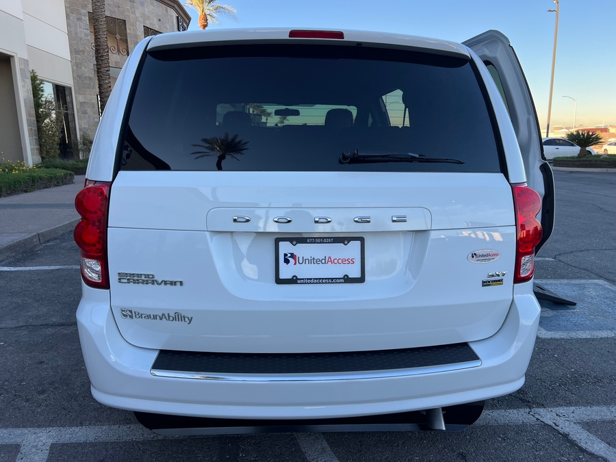 Used 2014 Dodge Grand Caravan SXT - BraunAbility Side Entry Entry Fold Out Automatic Ramp