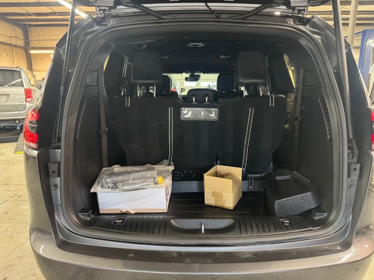 2021 CHRYSLER PACIFICA - Image 9