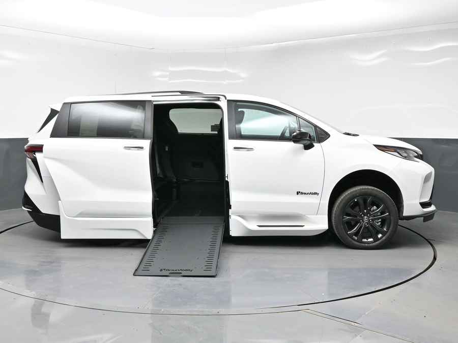 New 2026 Toyota Sienna Hybrid XSE Sport - BraunAbility Side Entry Entry In Floor Automatic Ramp