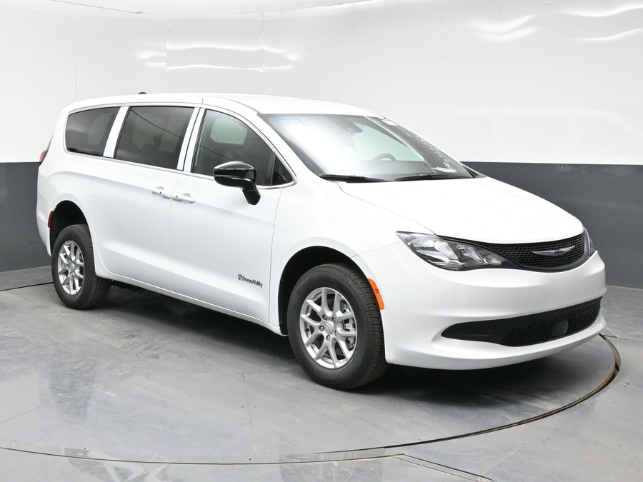 New 2026 Chrysler Voyager LX - BraunAbility Rear Entry Entry Fold Out Manual Ramp