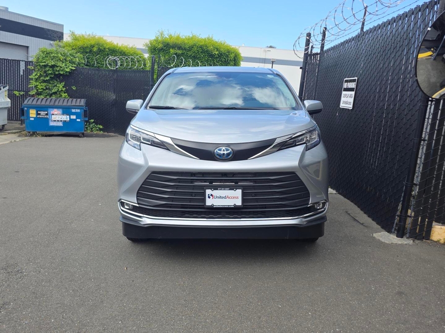 Used 2022 Toyota Sienna Hybrid XLE - VMI Side Entry Entry In Floor Automatic Ramp