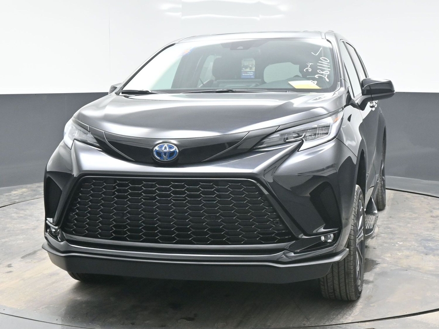 New 2025 Toyota Sienna Hybrid XSE Sport - BraunAbility Side Entry Entry In Floor Automatic Ramp