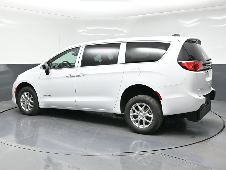2026 Chrysler Voyager's photo