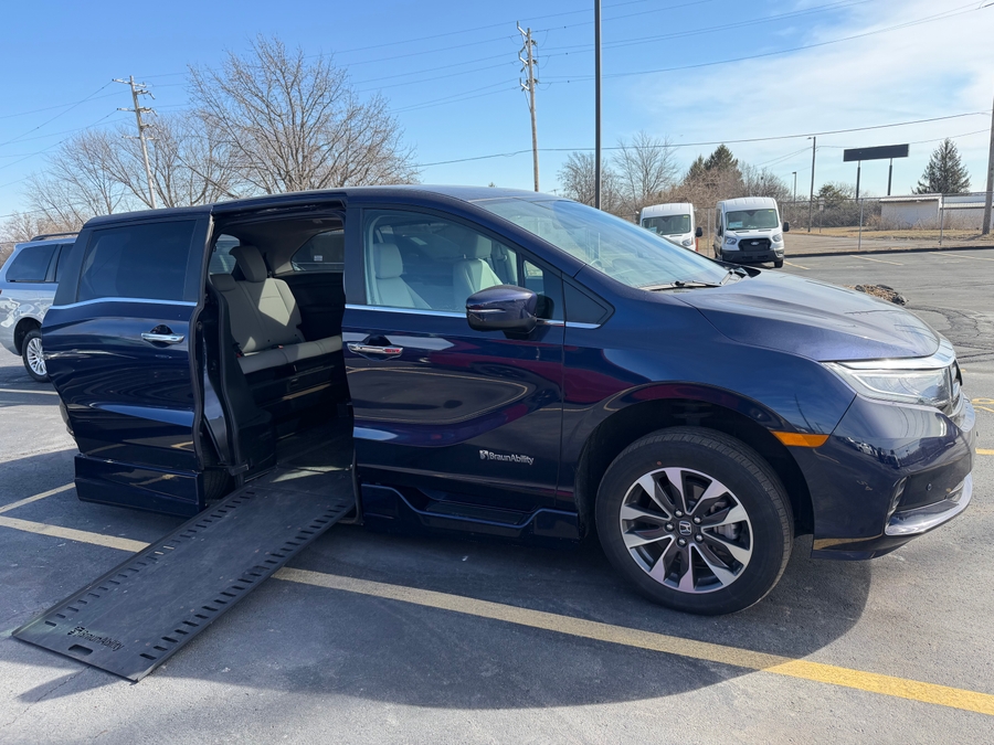 Used 2022 Honda Odyssey EX-L - BraunAbility Side Entry Entry In Floor Automatic Ramp