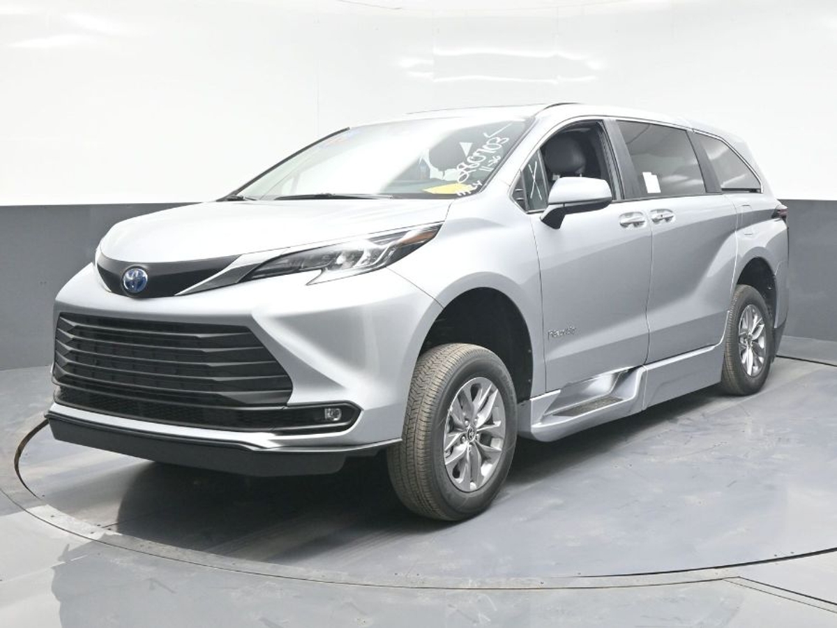 2025 TOYOTA SIENNA - Image 3