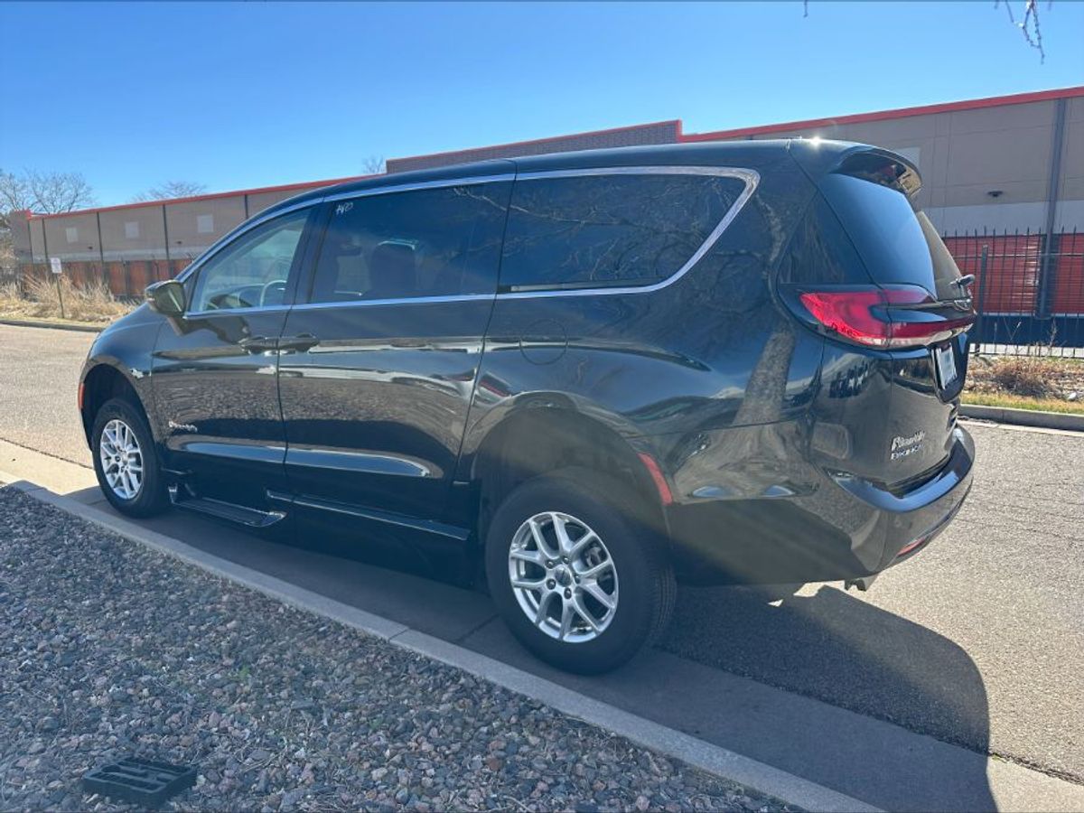 2023 CHRYSLER PACIFICA - Image 3