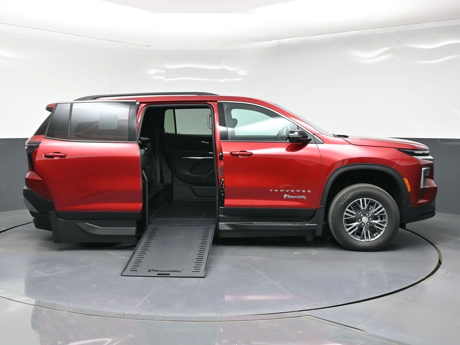 New 2026 Chevrolet Traverse 1LT - BraunAbility Side Entry In Floor Automatic Ramp