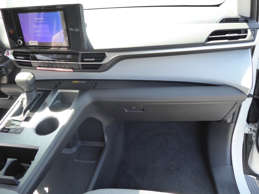 New 2026 Toyota Sienna Hybrid LE w swivel 2nd row - Vantage Mobility Commercial Rear Entry Fold Out Manual Ramp
