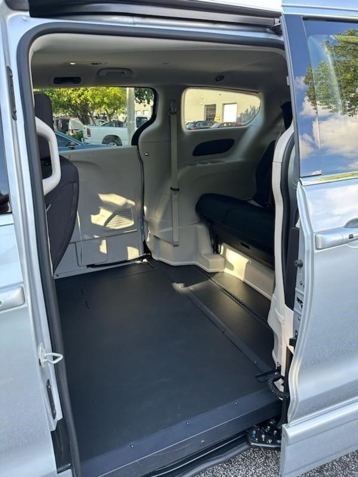 2023 CHRYSLER VOYAGER - Image 9