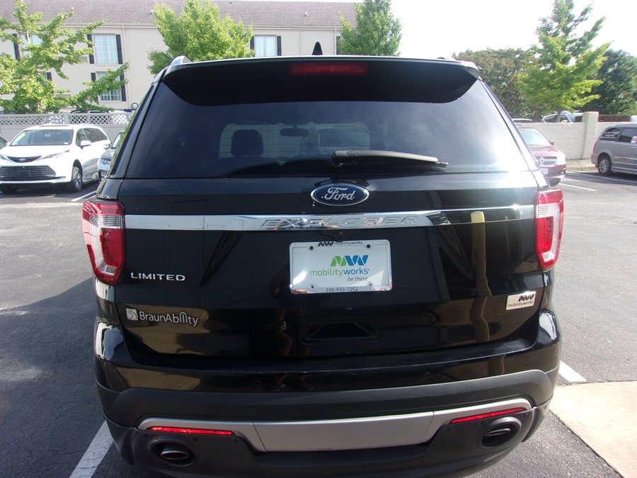 2017 Ford Explorer Limited - Photo 6