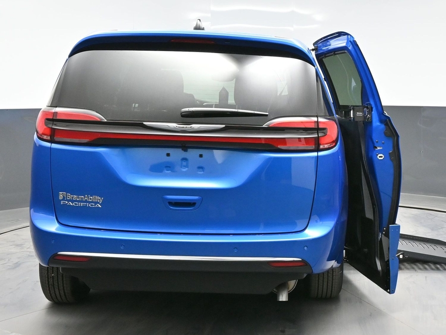Blue Chrysler Pacifica image number 2