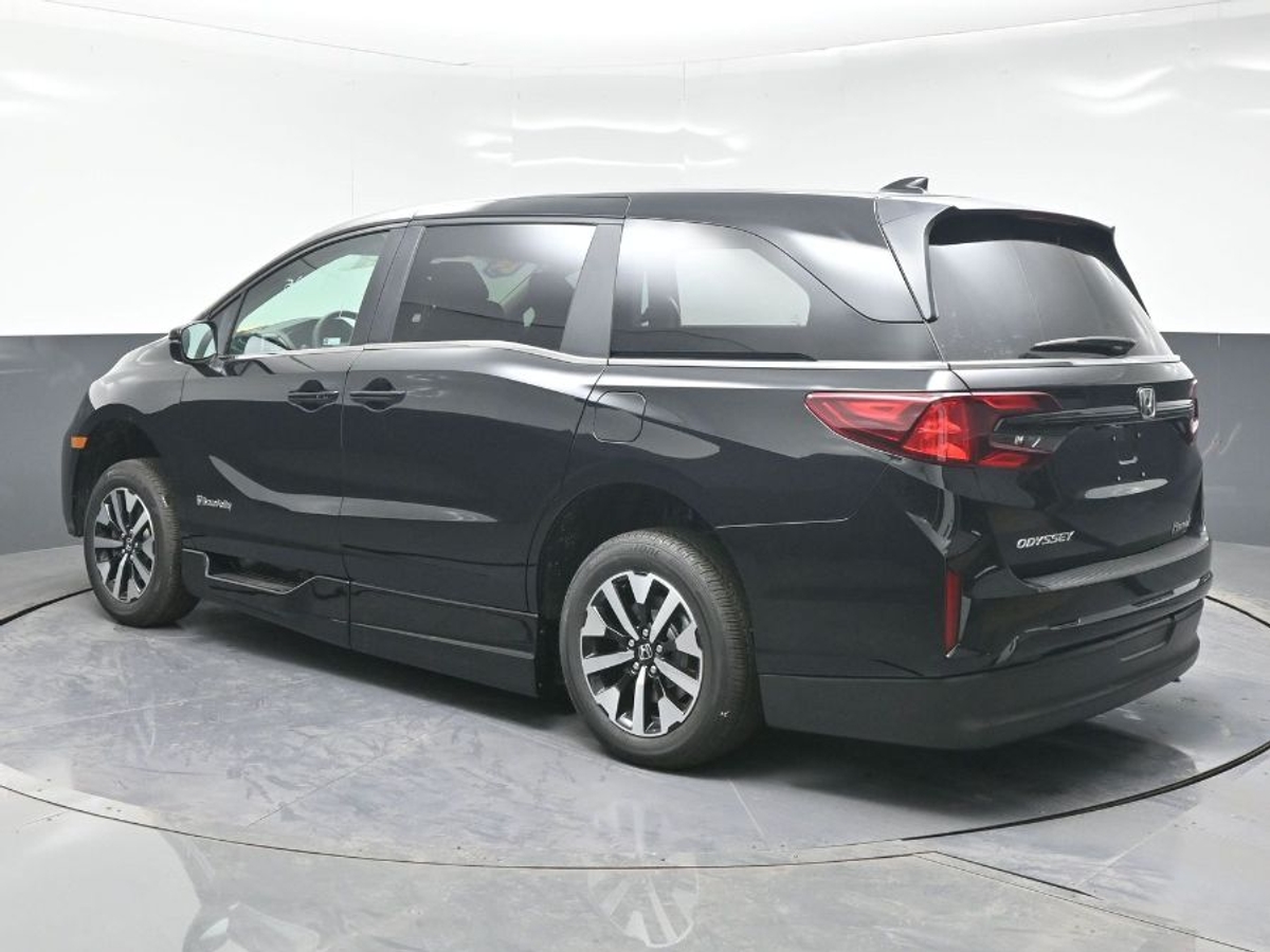 Black Honda Odyssey image number 1