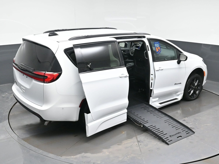 Used 2023 Chrysler Pacifica Touring L - BraunAbility Side Entry Entry Fold Out Automatic Ramp