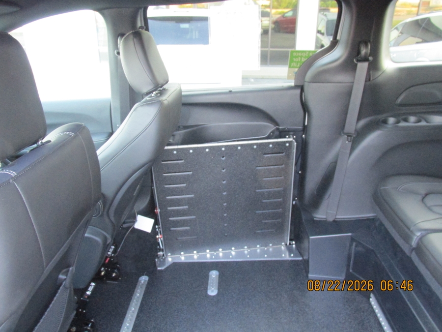 Silver Chrysler Voyager image number 11