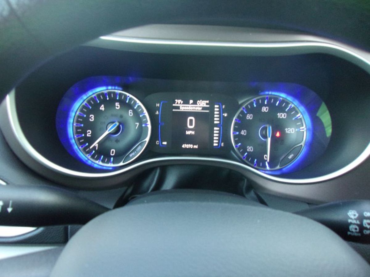 2021 Chrysler Voyager's photo