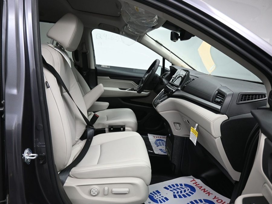 Grey Honda Odyssey image number 8