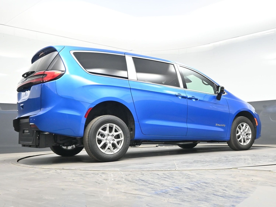New 2026 Chrysler Pacifica Select Safety - BraunAbility Rear Entry Entry Fold Out Manual Ramp