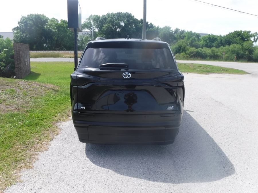 Black Toyota Sienna image number 6