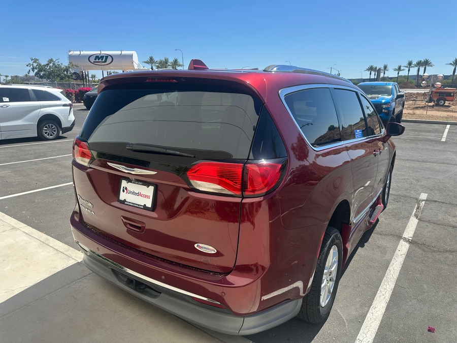 Used 2020 Chrysler Pacifica Touring L - BraunAbility Side Entry Entry In Floor Automatic Ramp
