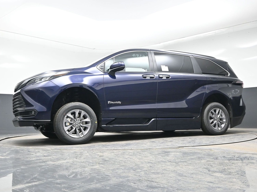 New 2026 Toyota Sienna XLE Add - BraunAbility Side Entry Entry Fold Out Automatic Ramp