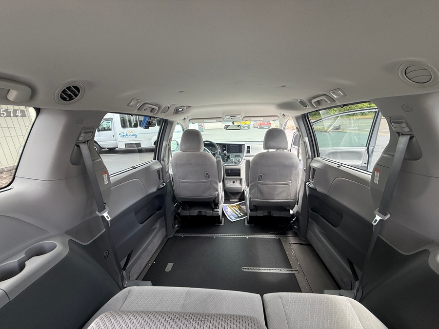 Used 2017 Toyota Sienna LE - VMI Side Entry Entry In Floor Automatic Ramp
