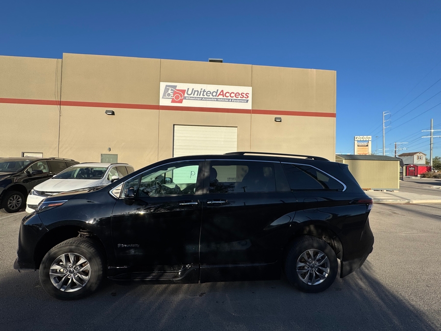 Used 2024 Toyota Sienna Hybrid XLE Base - BraunAbility Side Entry Entry Fold Out Automatic Ramp