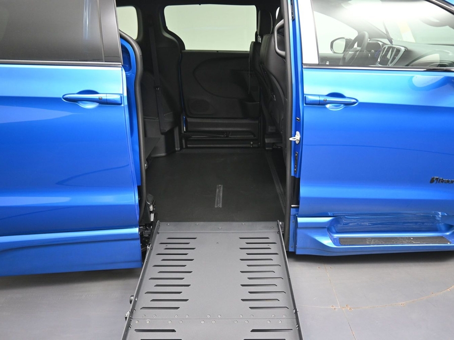 New 2026 Chrysler Pacifica Select Sport - BraunAbility Side Entry Entry Fold Out Automatic Ramp