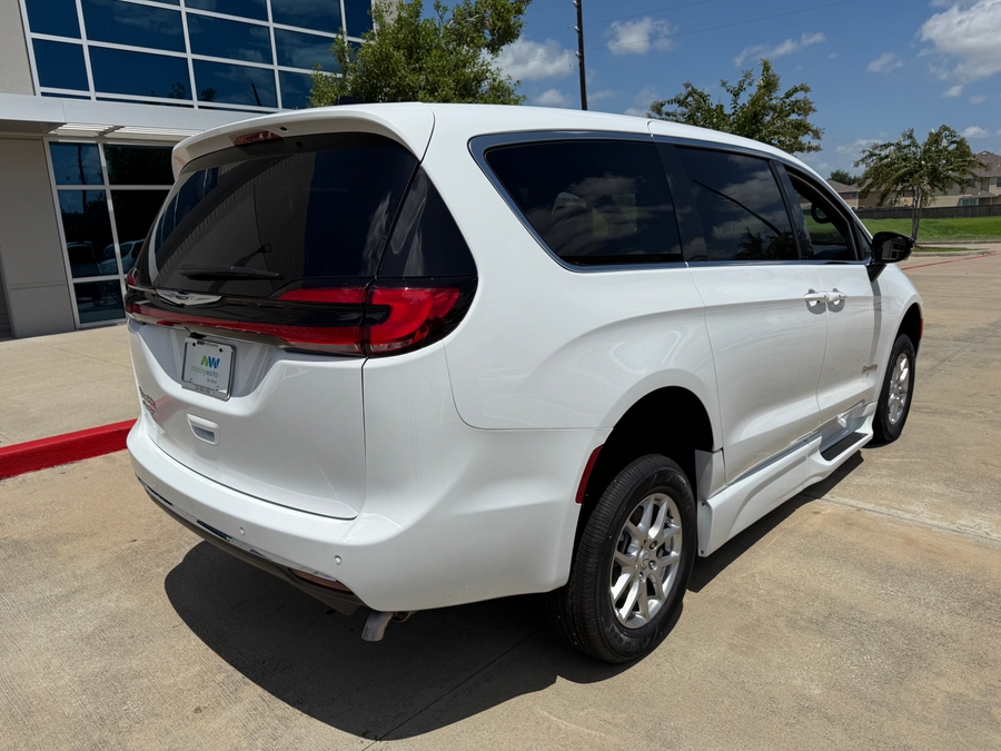 White Chrysler Pacifica image number 2