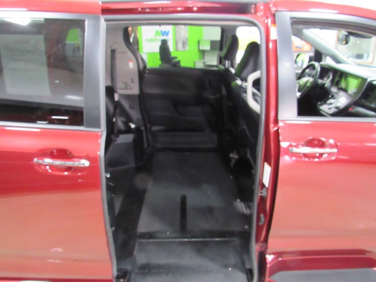 Red Toyota Sienna image number 8