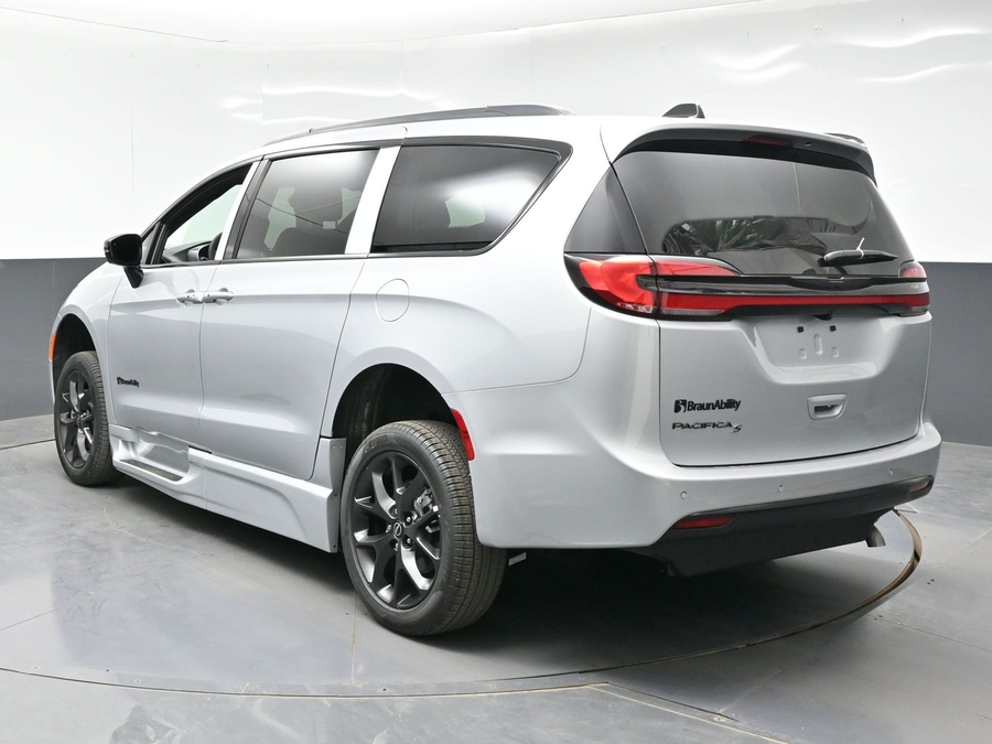 New 2026 Chrysler Pacifica Select Sport - BraunAbility Side Entry Entry Fold Out Automatic Ramp