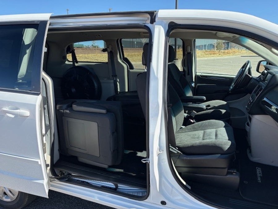 Used 2017 Dodge Grand Caravan SE - International Mobility Rear Entry Entry Fold Out Manual Ramp