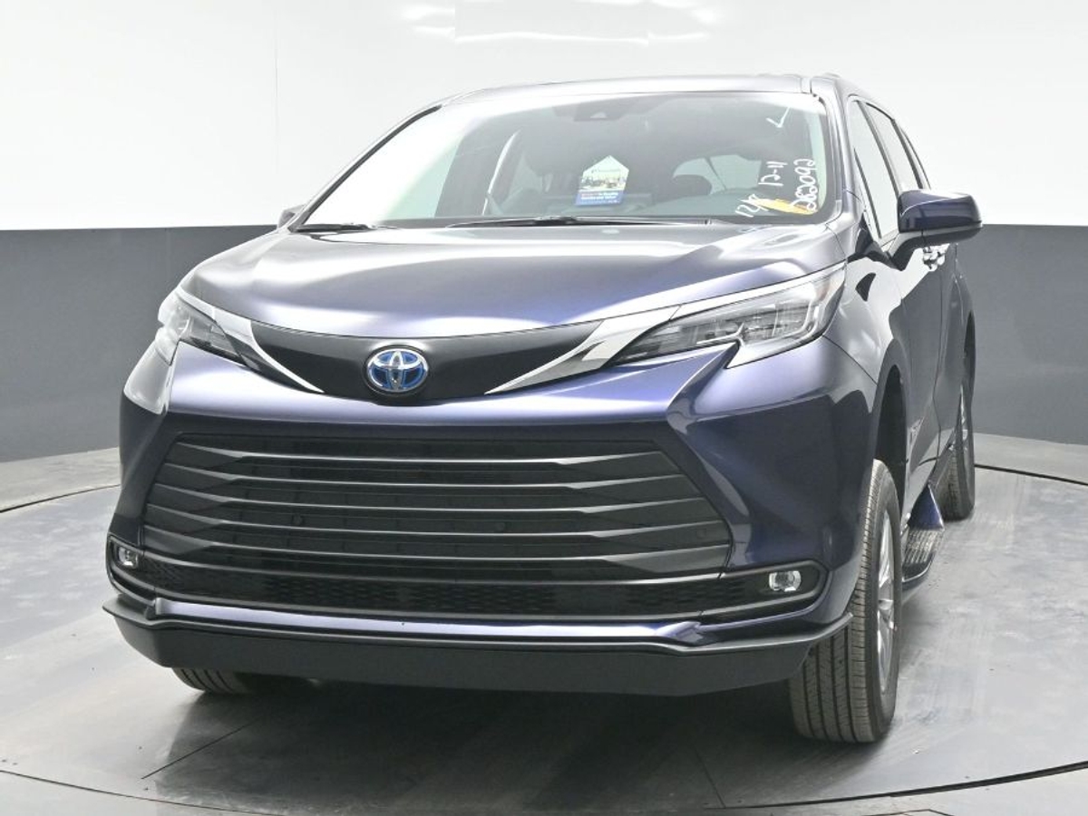 2025 TOYOTA SIENNA - Image 2
