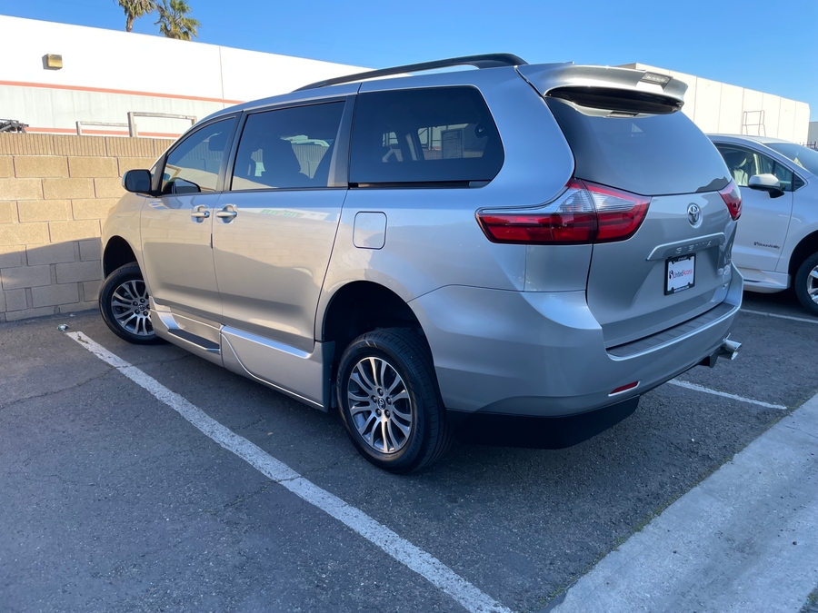 Used 2020 Toyota Sienna XLE - VMI Side Entry Entry In Floor Automatic Ramp